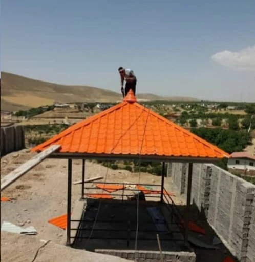 دیوارچینی حرفه ای در پروژه سقف شیروانی سافکو